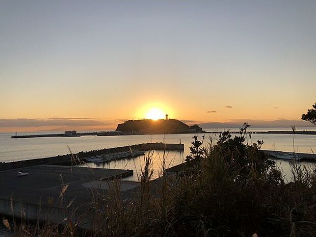 腰越海岸 徒歩12分。 890m