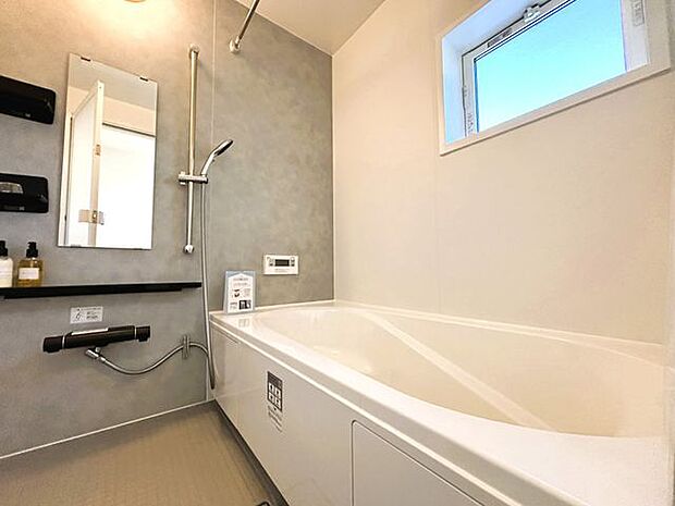 ゆったりと寛げるバスルーム。