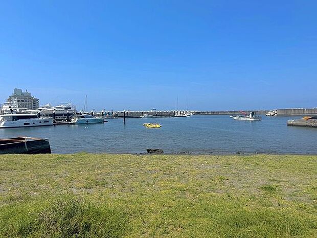 佐島漁港 徒歩13分。 980m