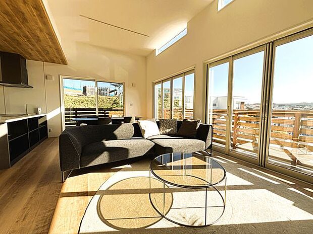 明るく温かみのある空間。