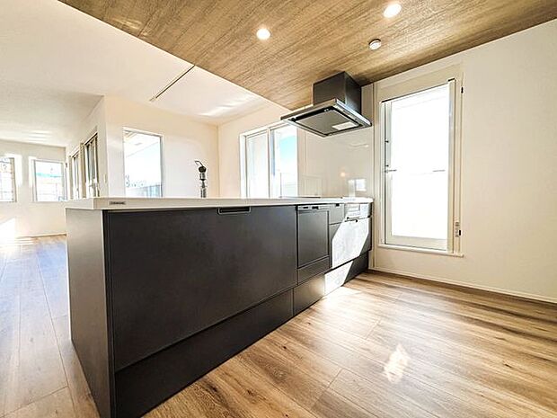 食洗機付きのシステムキッチン・