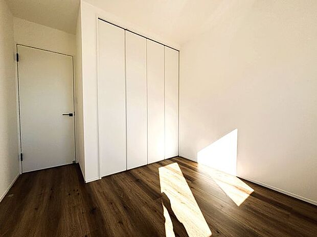 各室の収納スペース付き。