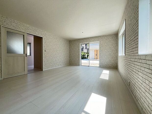 ご家族の集まる約17帖LDK。