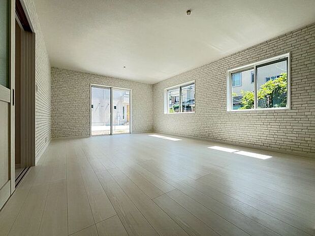 駅まで平坦な道のりなので、お年寄りやお子様でも歩きやすい環境です。