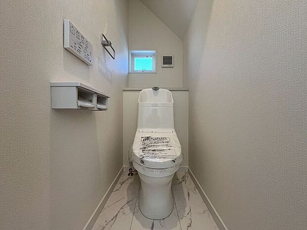 1階・2階にトイレがございます。