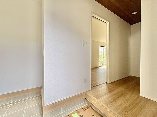 わが家への帰りを出迎える玄関ホール。