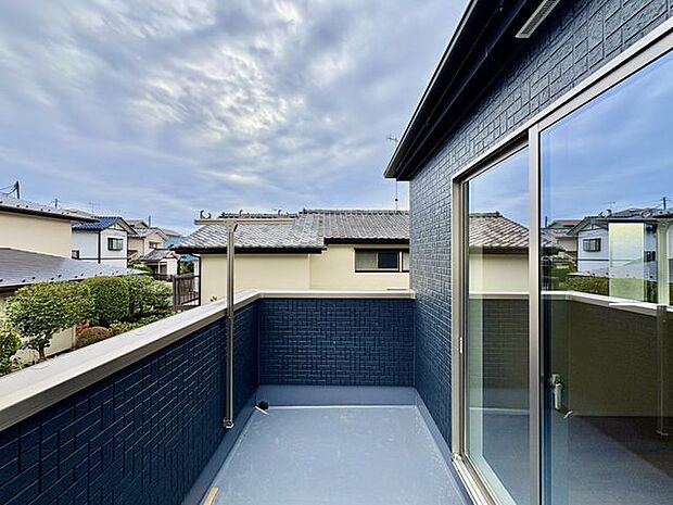 陽の当たる広々バルコニー♪