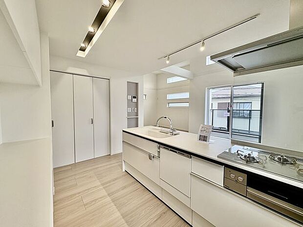 カップボード付きキッチン