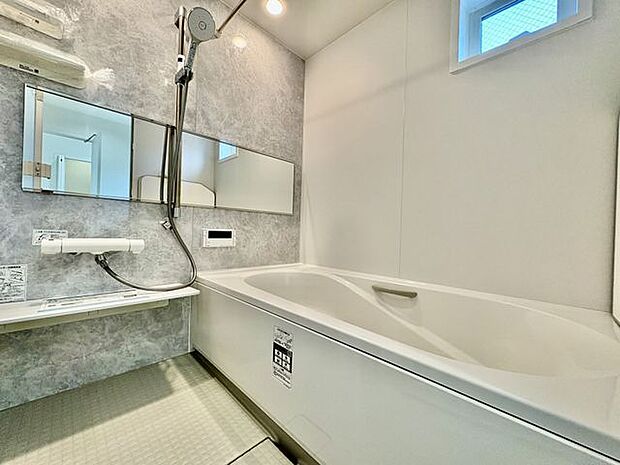 ゆったりと寛げるバスルーム。