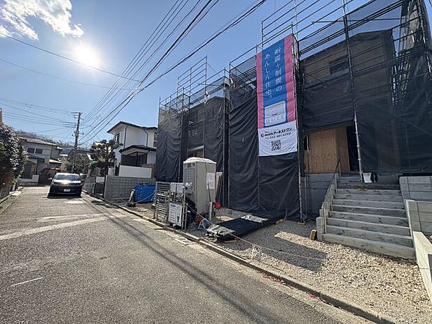 まっすぐで見通しの良い前面道路