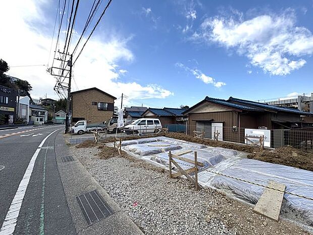 ロードサイドに面し、視認性・利便性ともに良好。