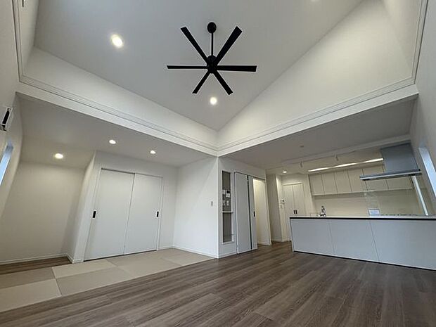 高い天井が嬉しいですね