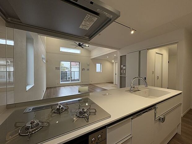 カウンターキッチンで室内が見渡せます!