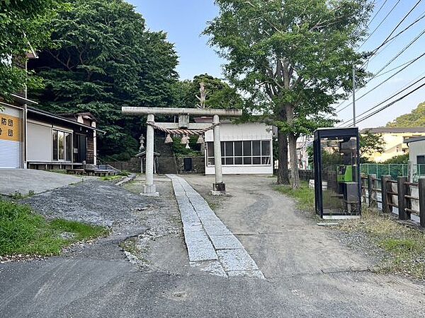 久木神社まで徒歩12分　約900ｍ