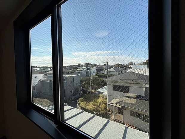 広い空と町並みが望めます