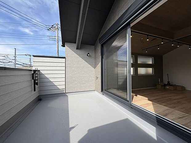 広々としたルーフバルコニー。