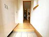 玄関：わが家への帰りを出迎える玄関ホール。