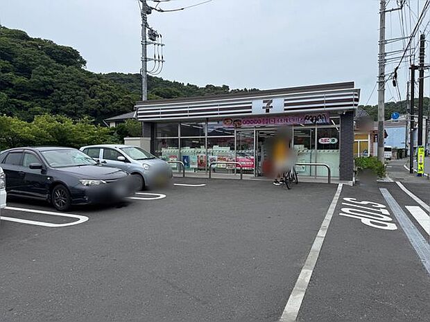 セブンイレブン葉山町長柄店 徒歩2分。 150m