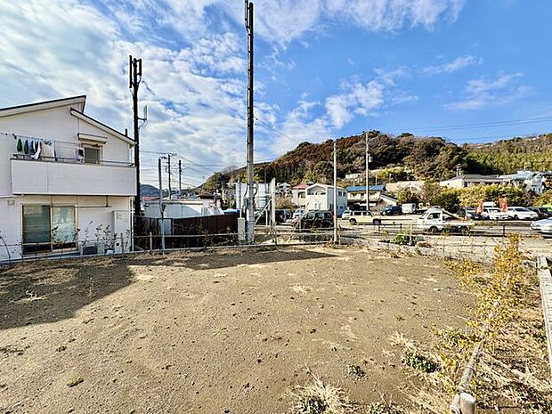 葉山らしい緑豊かなロケーション。