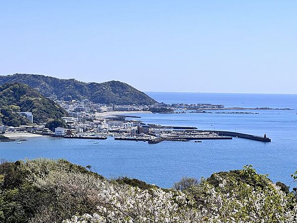 披露山公園 徒歩17分 1200m
