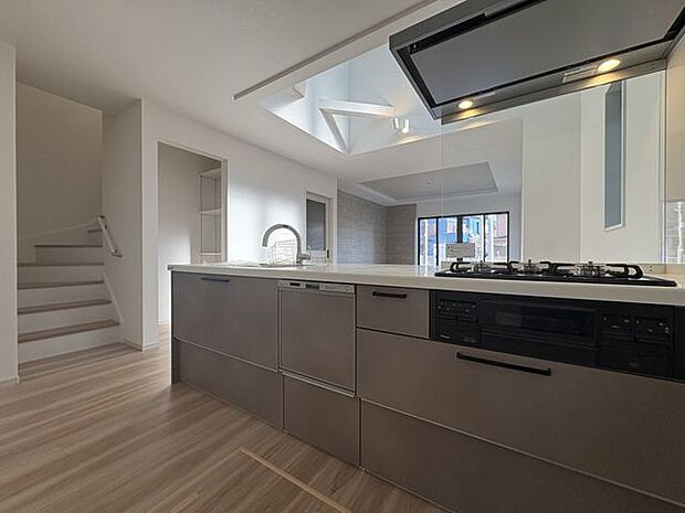 食洗機や浄水器など、家事をサポートする設備も充実