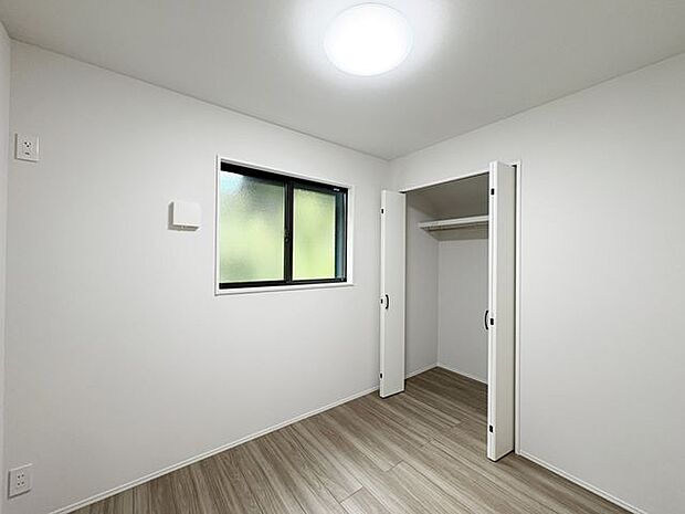 全居室クローゼット付きです。