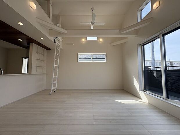 リビングからロフトへ上がれます。