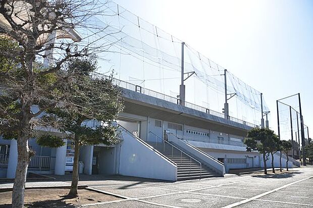 茅ヶ崎公園野球場まで車で9分 約3.0km