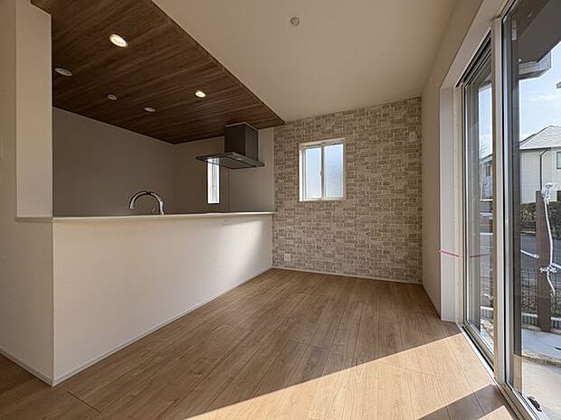 家族を近くに感じる対面スタイルでお料理もはかどります。