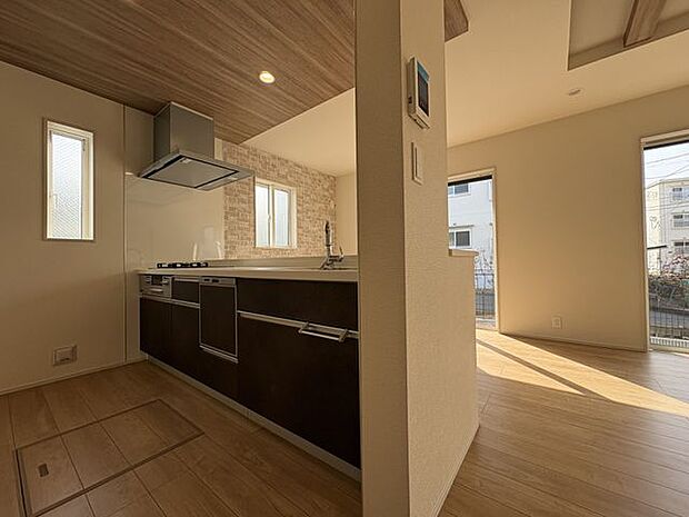食洗機や浄水器など、家事をサポートする設備も充実