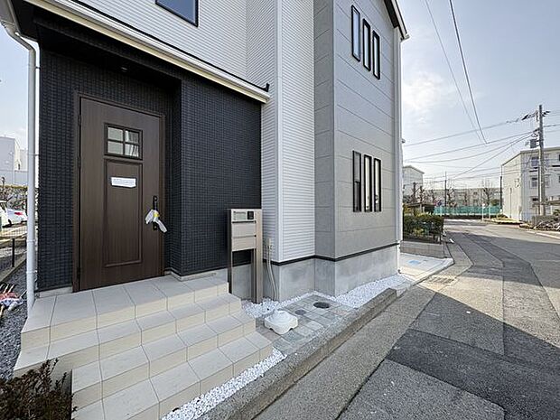 重厚感ある断熱仕様玄関ドア