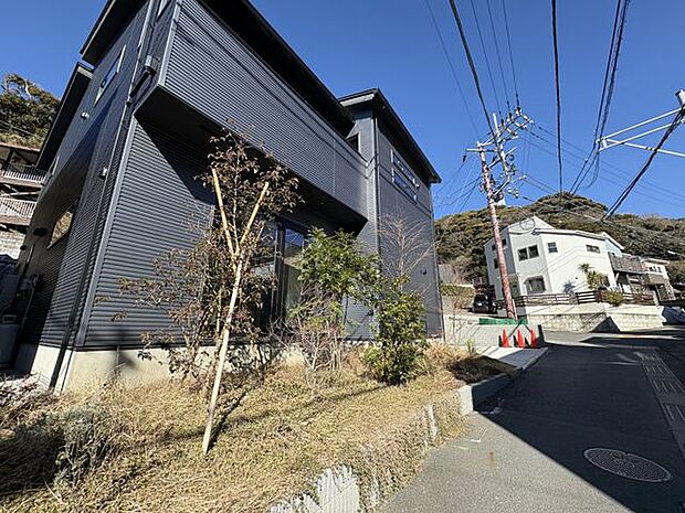 黒を基調としたデザイナーズハウス。