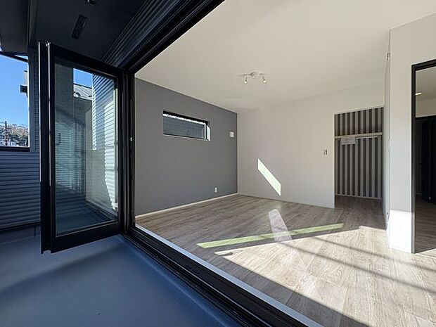 ワイドタイプのバルコニー。