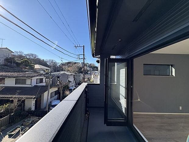 南東向きのバルコニー。