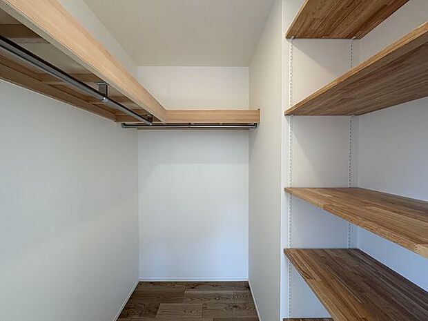主寝室にはウォークインクローゼット付き。