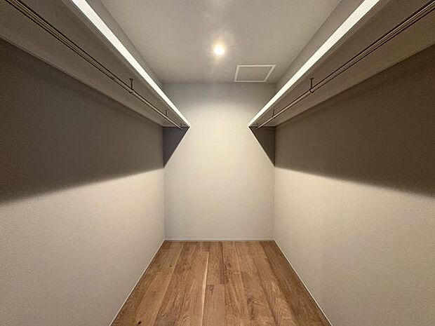 ウォークインクローゼット完備。