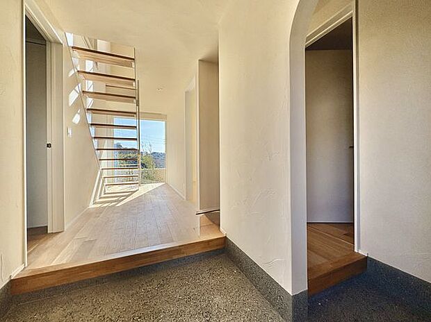 明るい室内がお出迎えしてくれます