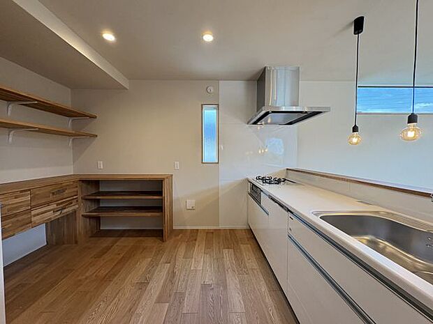 キッチンも収納が充実しています!