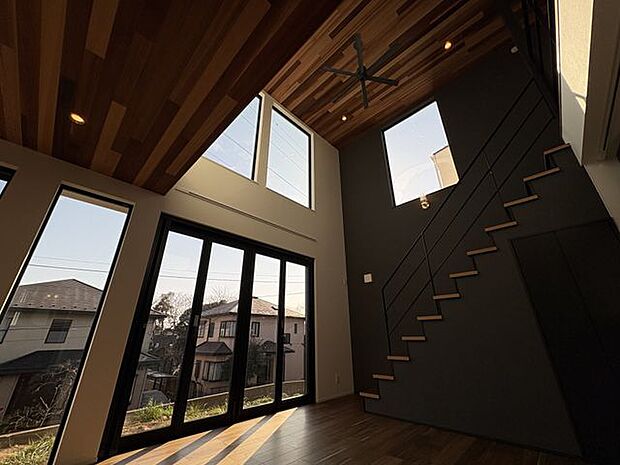 リビングイン階段で視認性が高い設計です