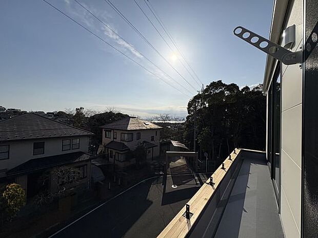 2階バルコニーから見た眺望は開放的です♪