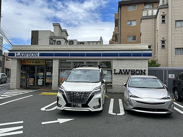 ローソン 逗子七丁目店 徒歩10分。 750m