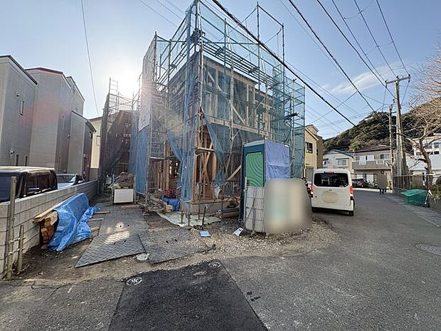 前面道路含む外観の様子