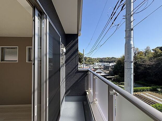 日当たりのよいバルコニーでお布団もふかふかになりますね！