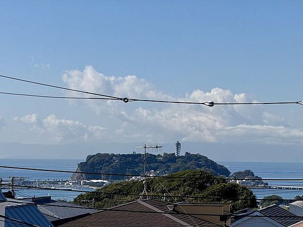 湘南の象徴たる江ノ島を望む。