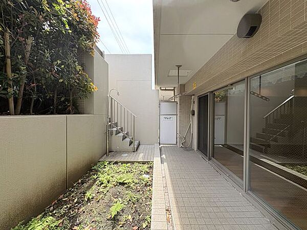 テラスとお庭が続いており、いろいろなアレンジができそうです♪