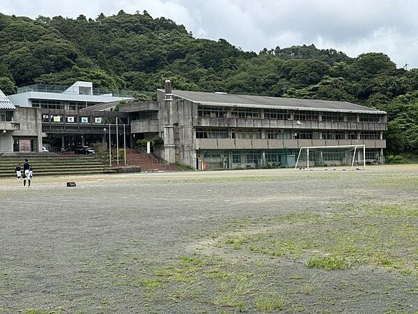 南郷中学校 徒歩19分。 1490m