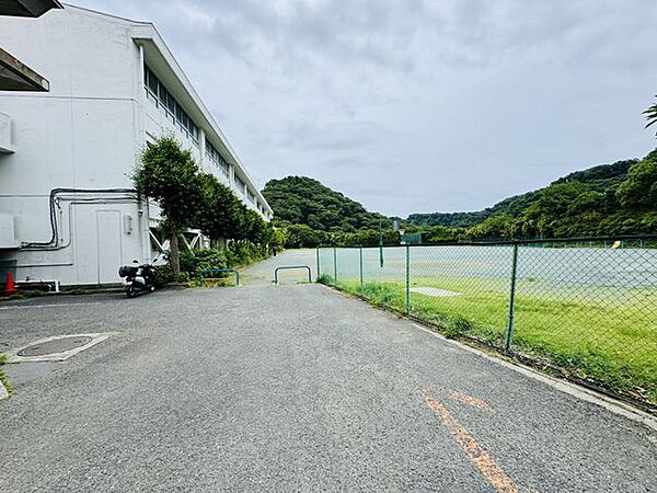 長柄小学校 徒歩12分。 930m