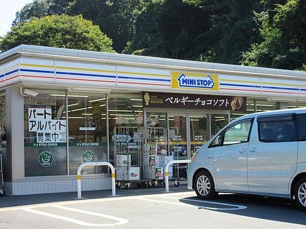 ミニストップ 鎌倉十二所店 徒歩14分。 1110m