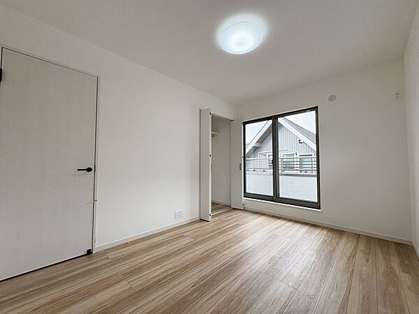 お部屋からバルコニーにも出られます。