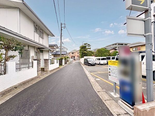 車庫入れもしやすい道路です。※天候はAIにて加工しております。